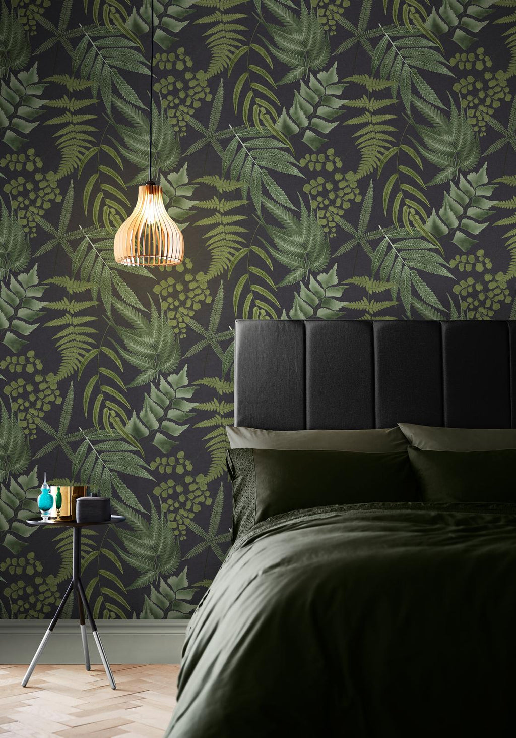 Midsummer Fern Black Wallpaper