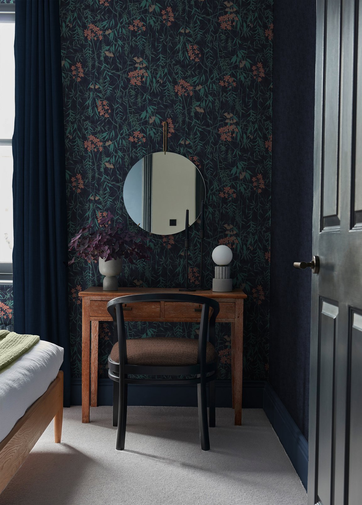 Obassia Silk Midnight Wallpaper